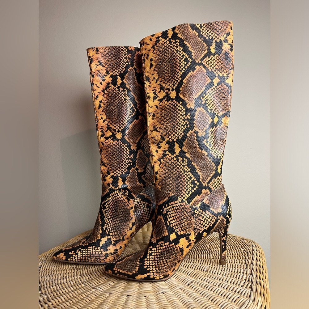 Steve Madden Kinga Yellow Snake Pointed-Toe Knee High Boot 6 1/2M - Picture 3 of 8